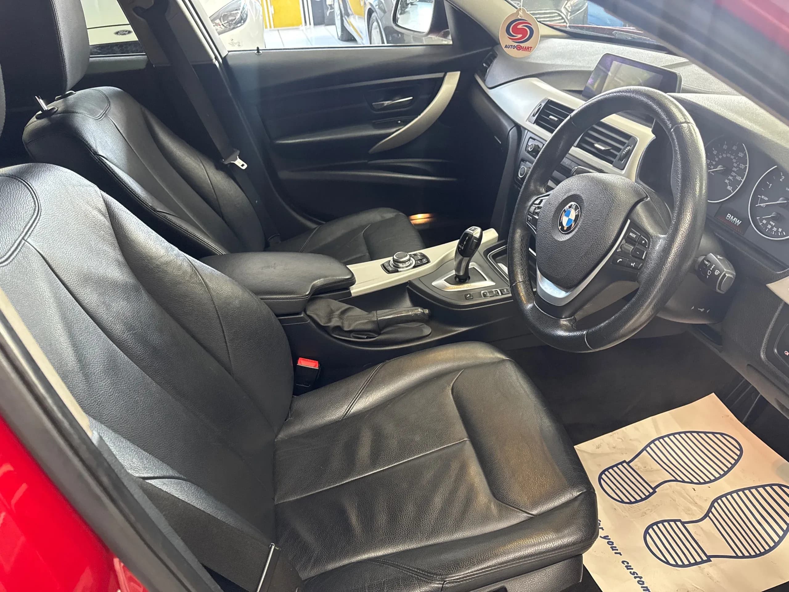Vehicle photo — front interior