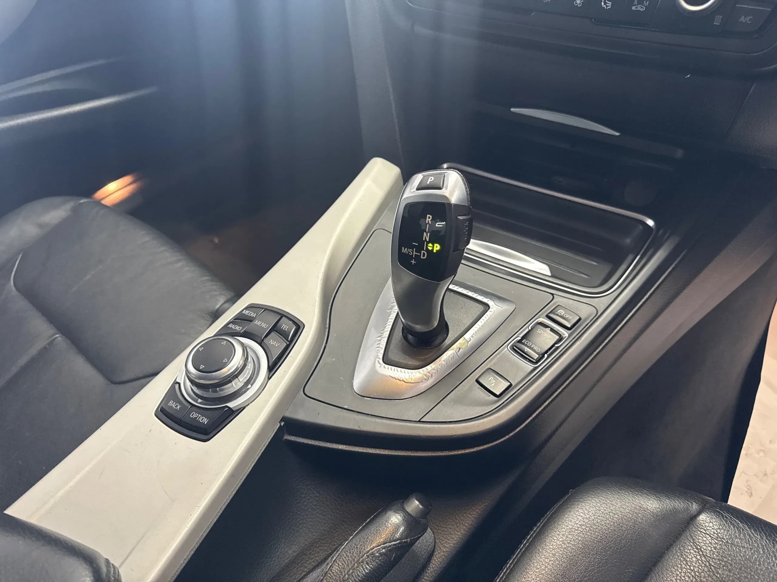 Vehicle photo — feature