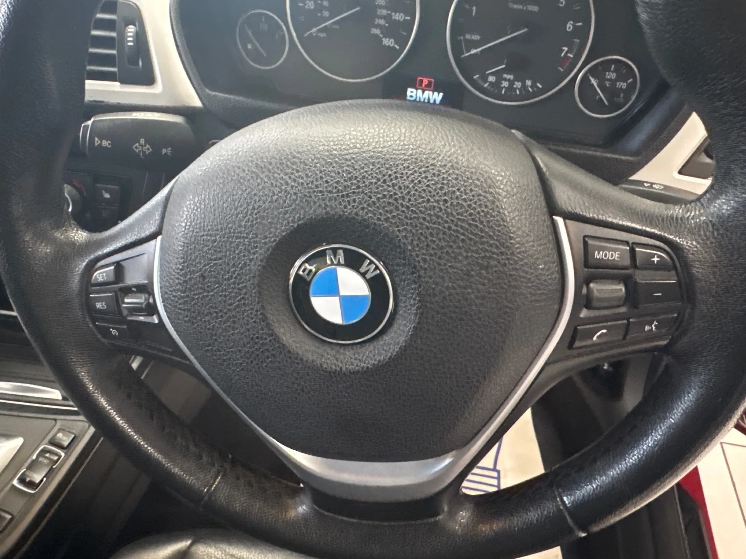Vehicle photo — feature