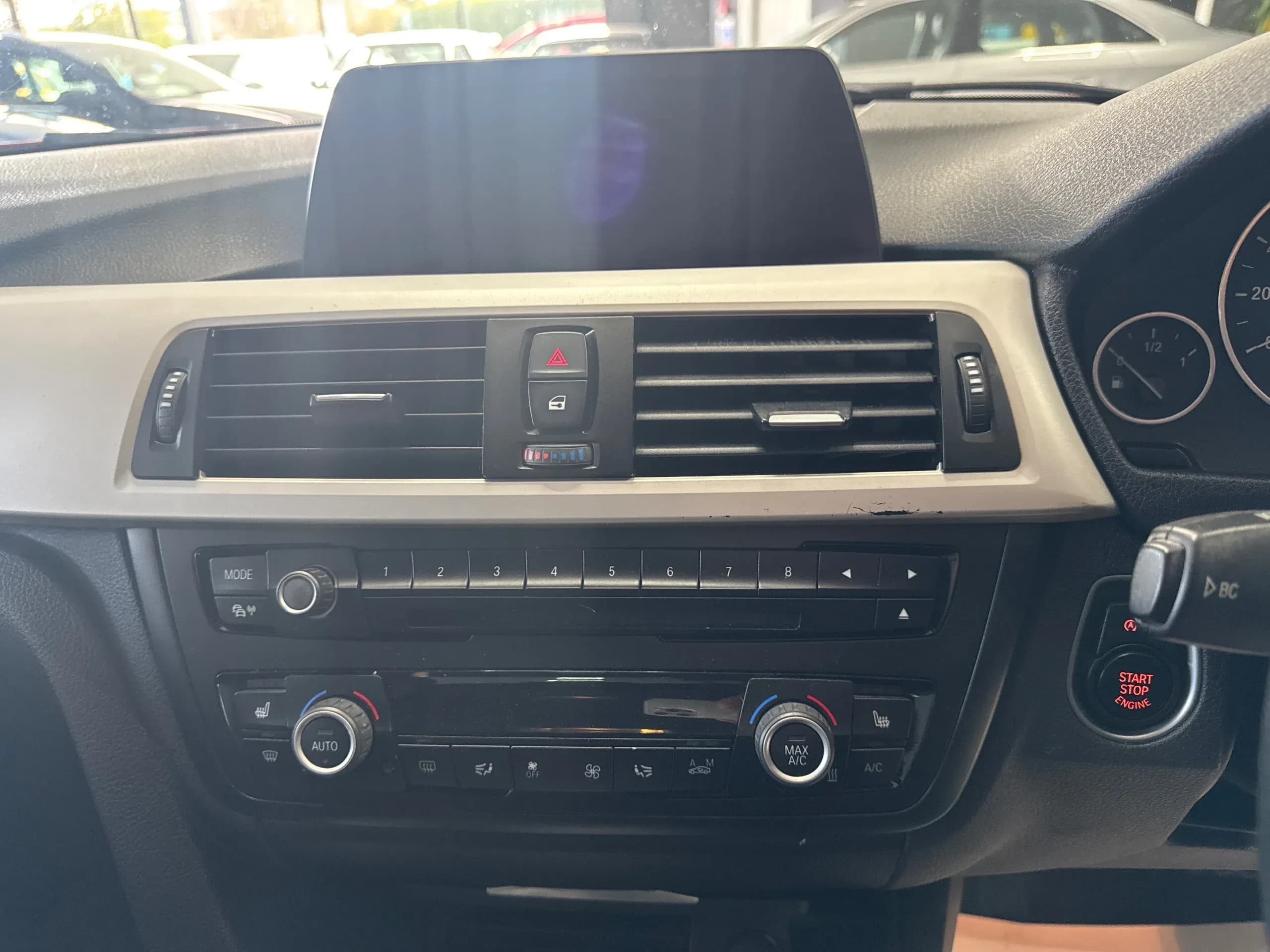 Vehicle photo — feature