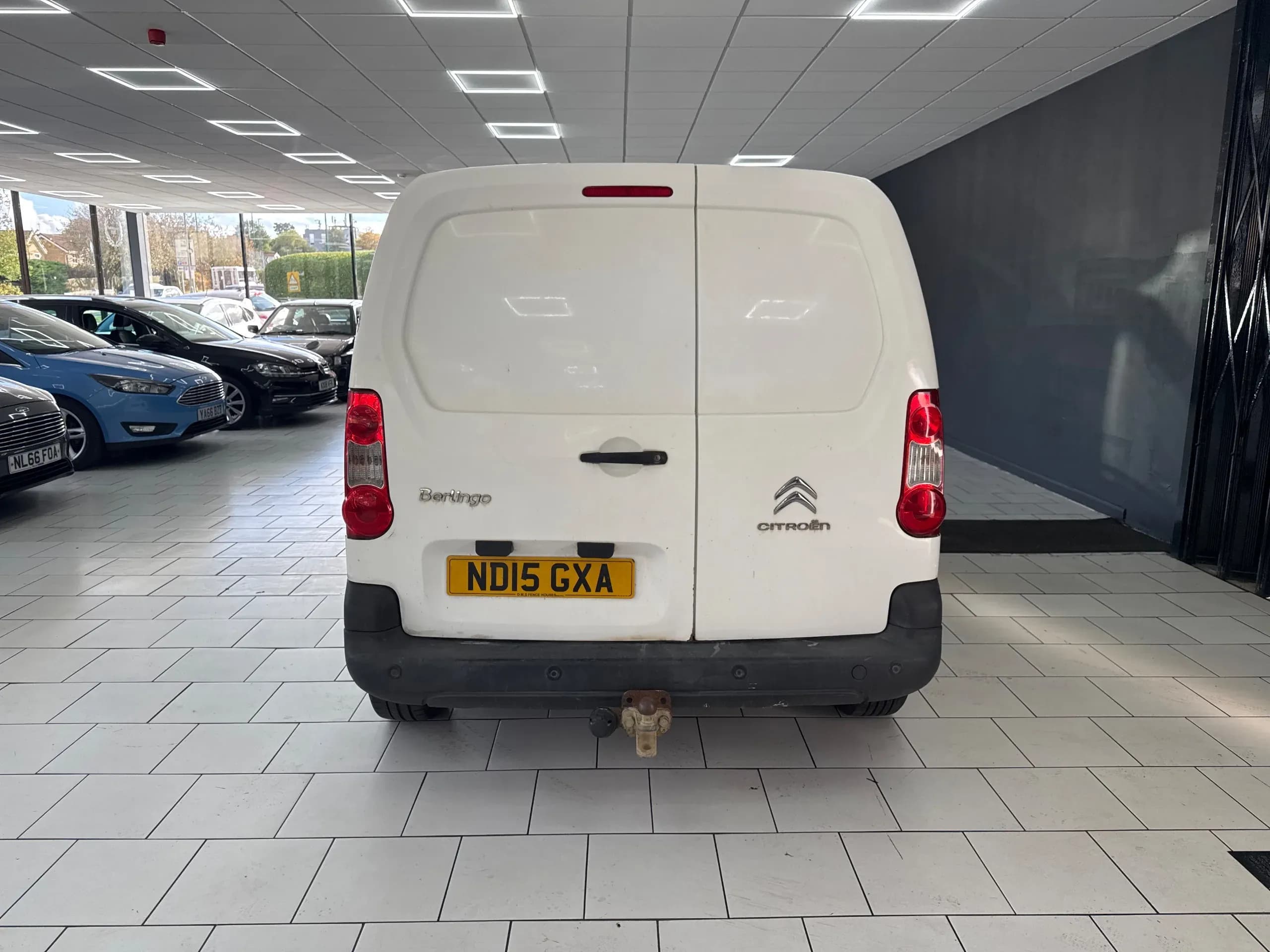 Vehicle photo — rear