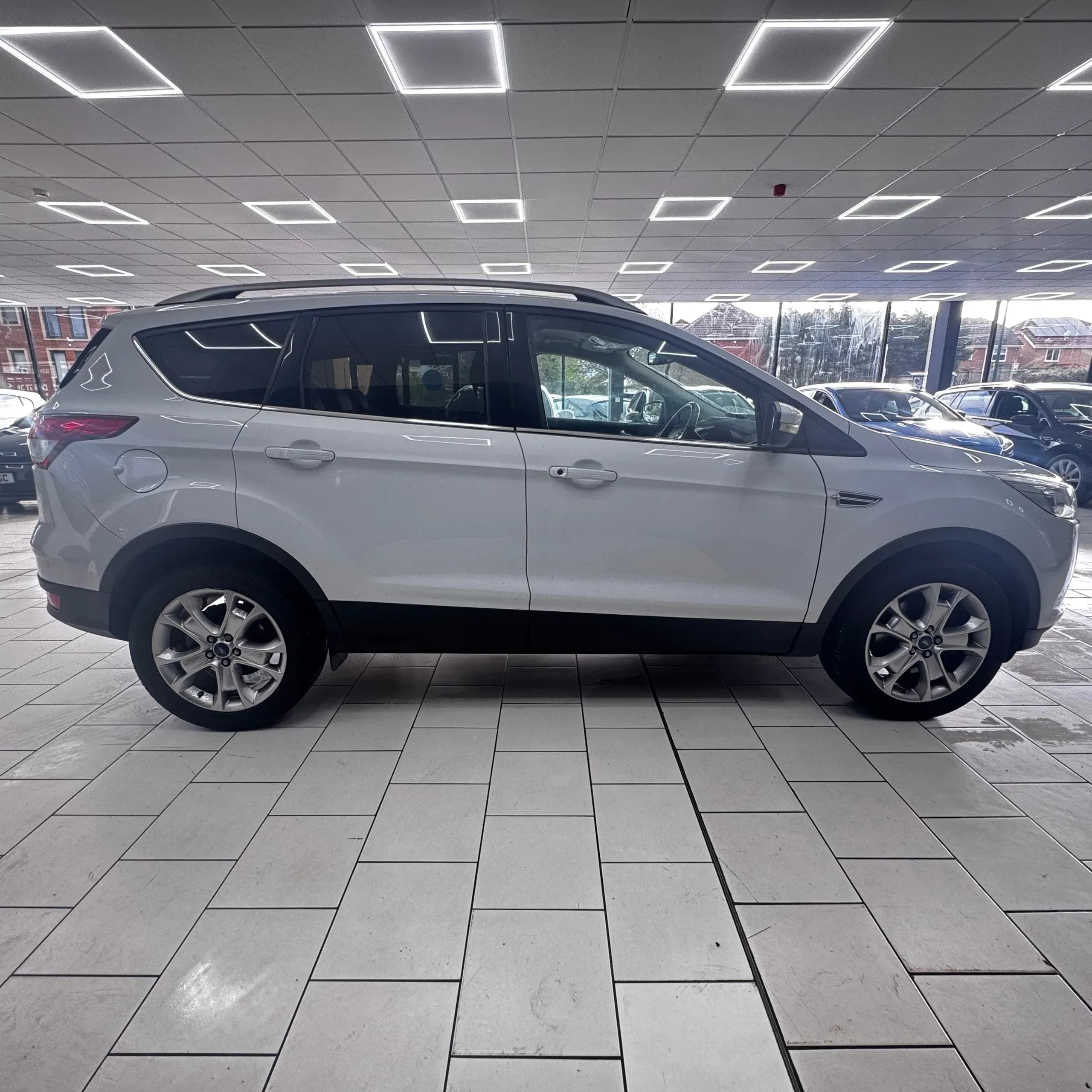 Vehicle photo — os profile
