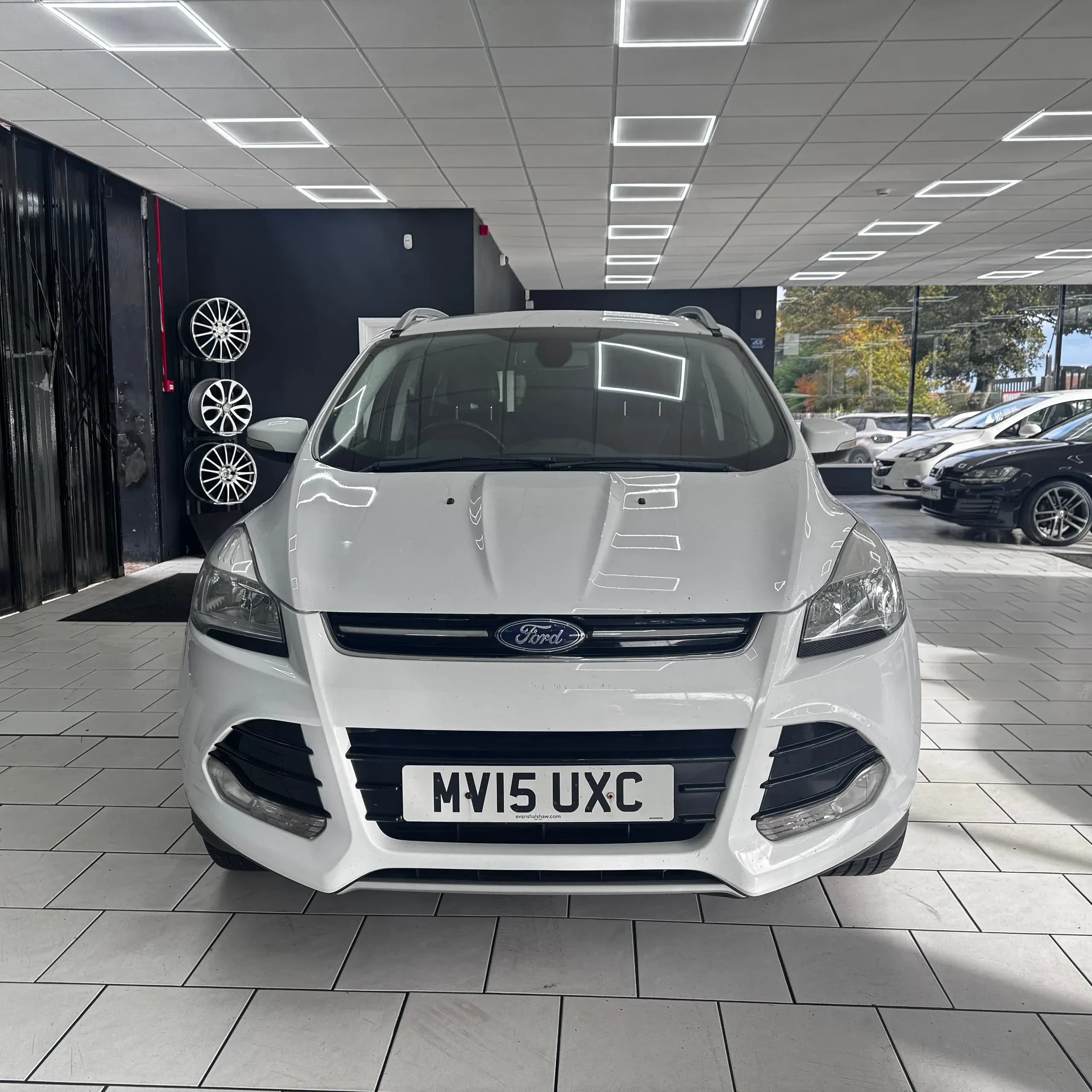 Vehicle photo — front