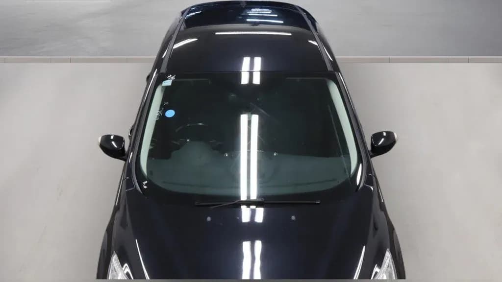 Vehicle photo — front