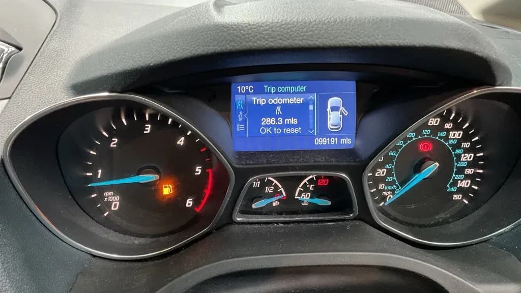 Vehicle photo — dashboard