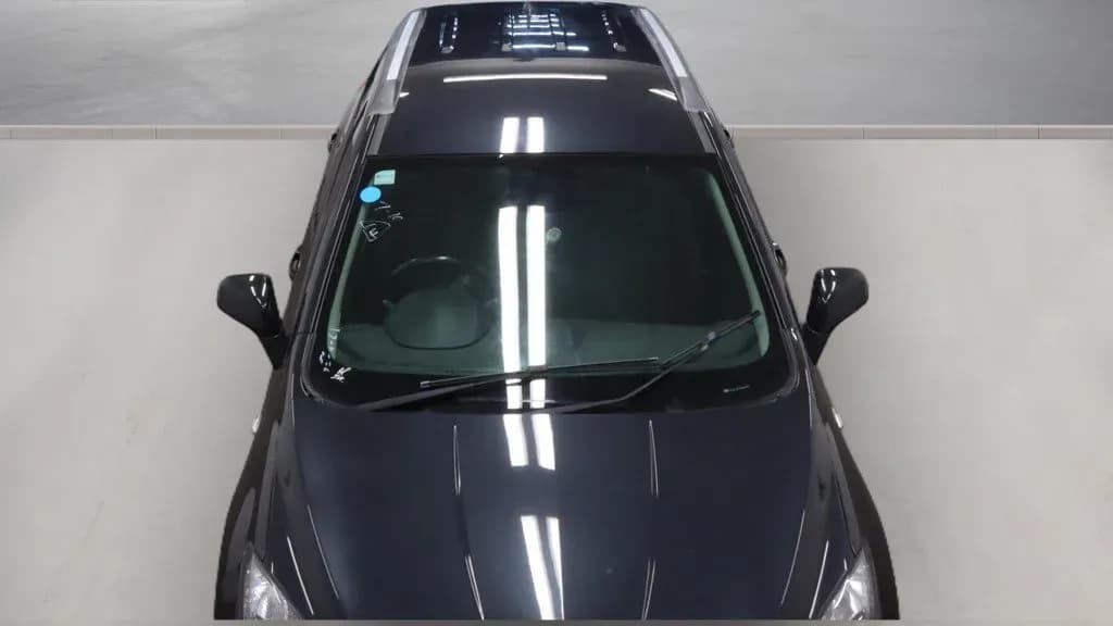 Vehicle photo — front