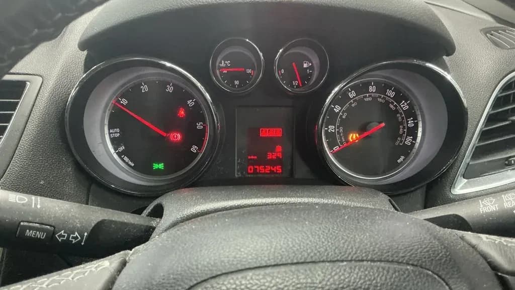 Vehicle photo — dashboard