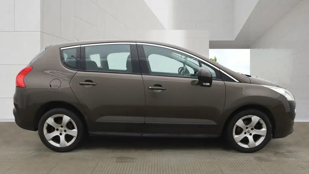Vehicle photo — os profile