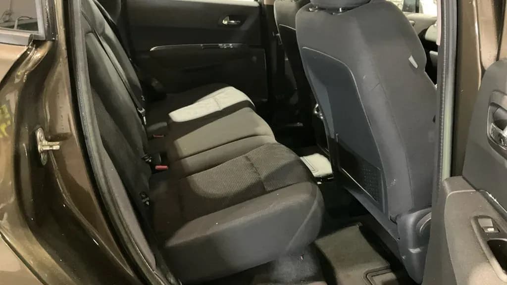 Vehicle photo — rear interior