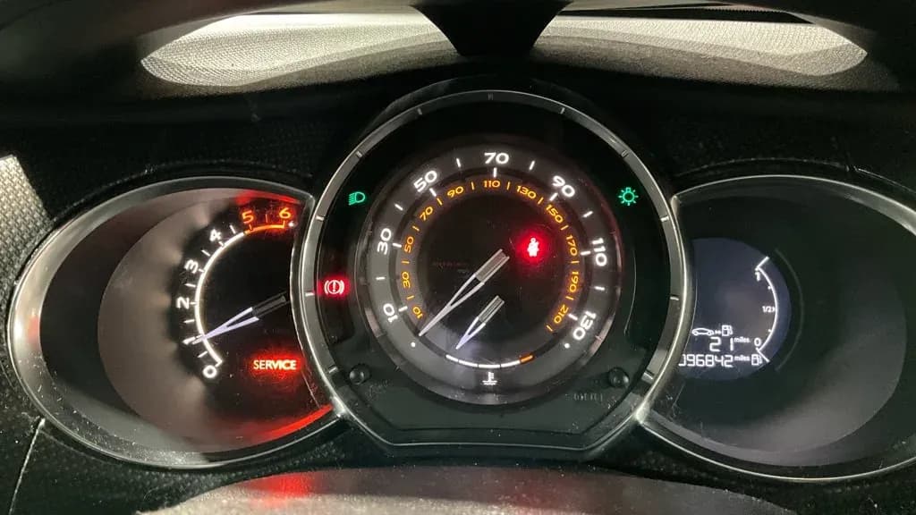 Vehicle photo — dashboard