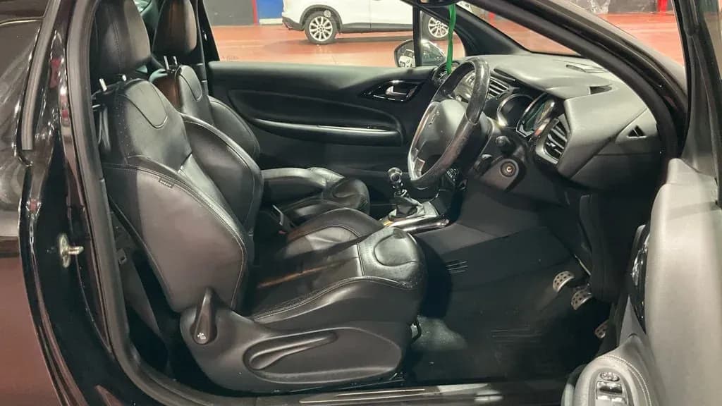 Vehicle photo — front interior
