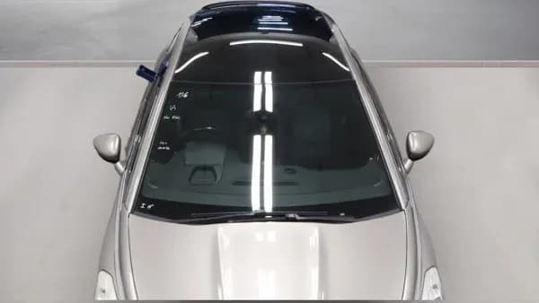 Vehicle photo — front