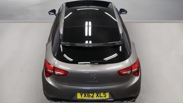 Vehicle photo — rear
