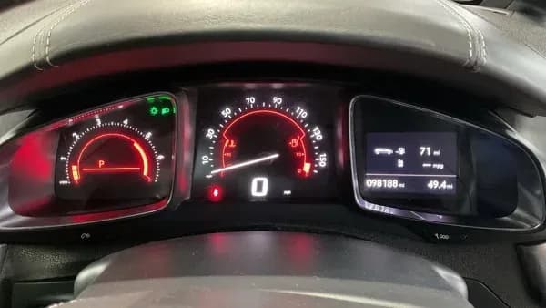 Vehicle photo — dashboard