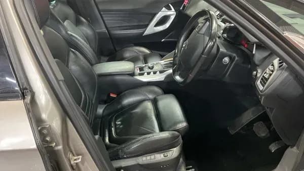 Vehicle photo — front interior