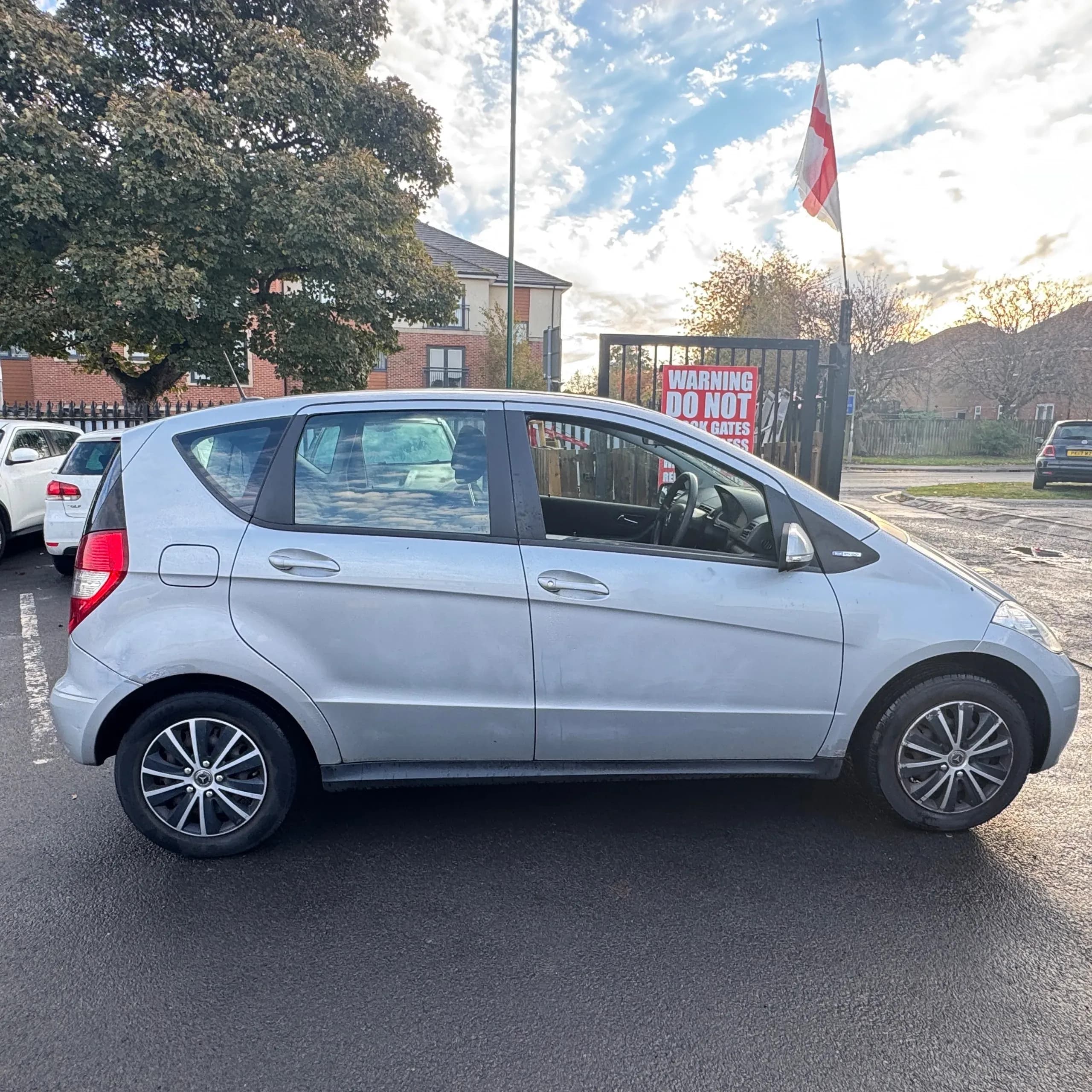 Vehicle photo — os profile