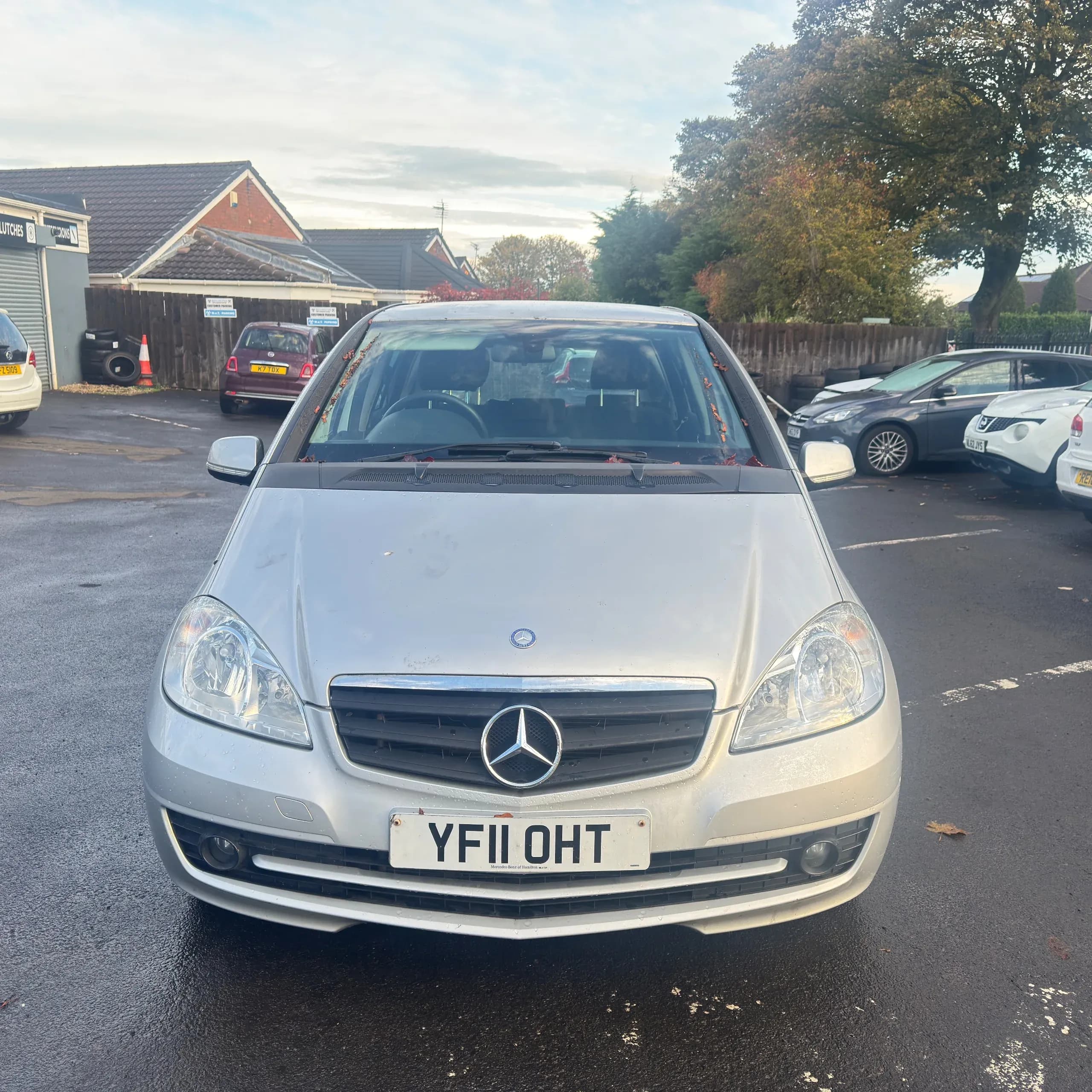 Vehicle photo — front