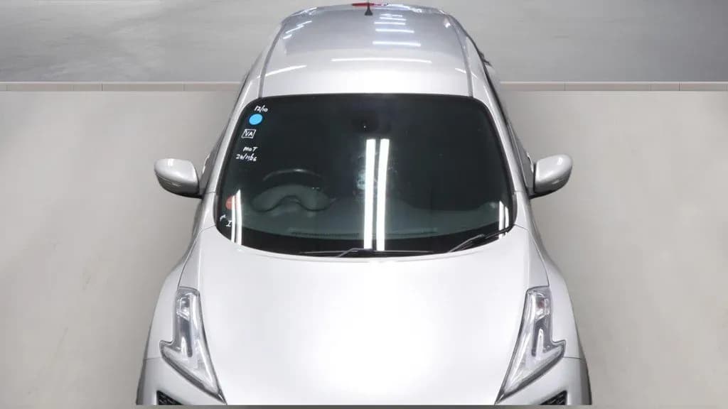 Vehicle photo — front