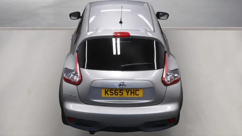 Vehicle photo — rear