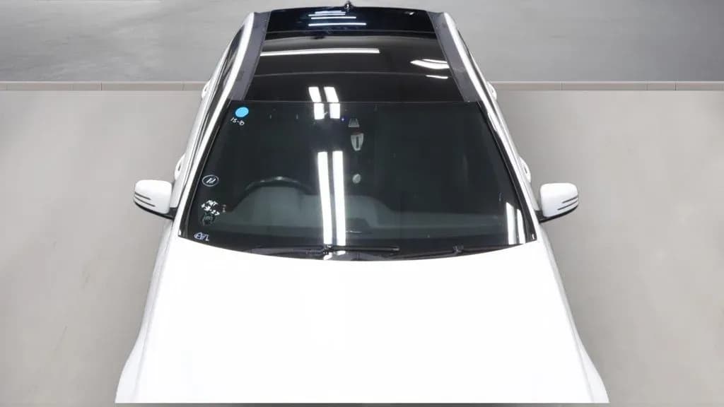 Vehicle photo — front