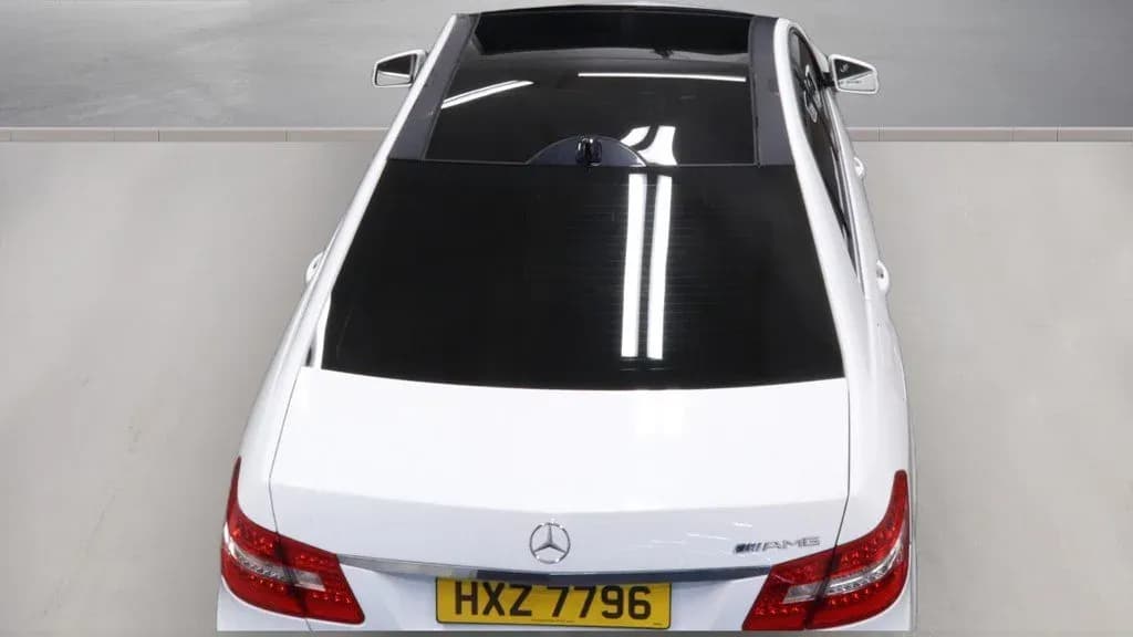 Vehicle photo — rear
