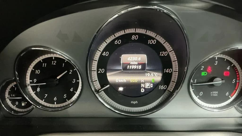 Vehicle photo — dashboard