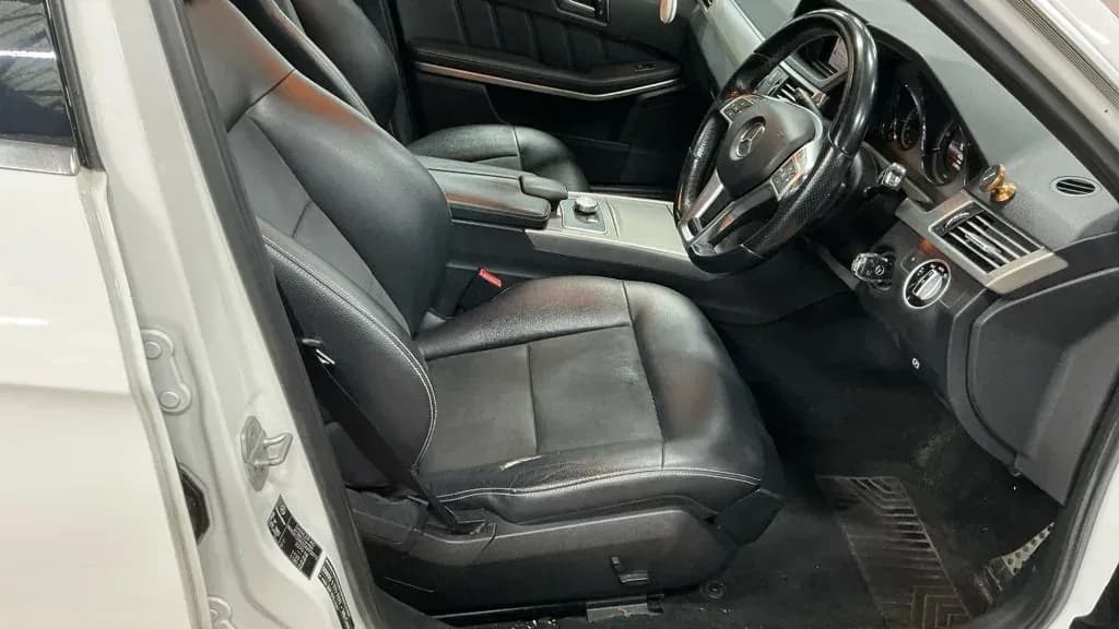 Vehicle photo — front interior