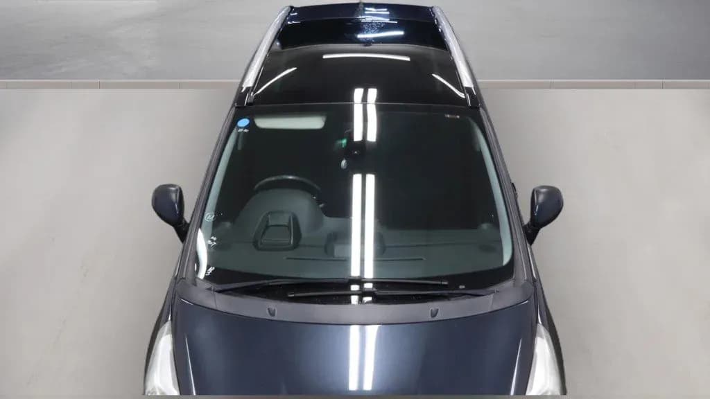 Vehicle photo — front