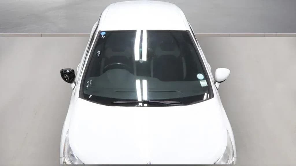 Vehicle photo — front