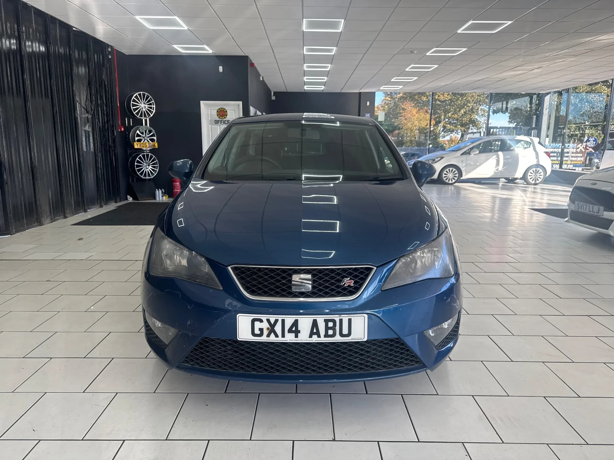 Vehicle photo — front