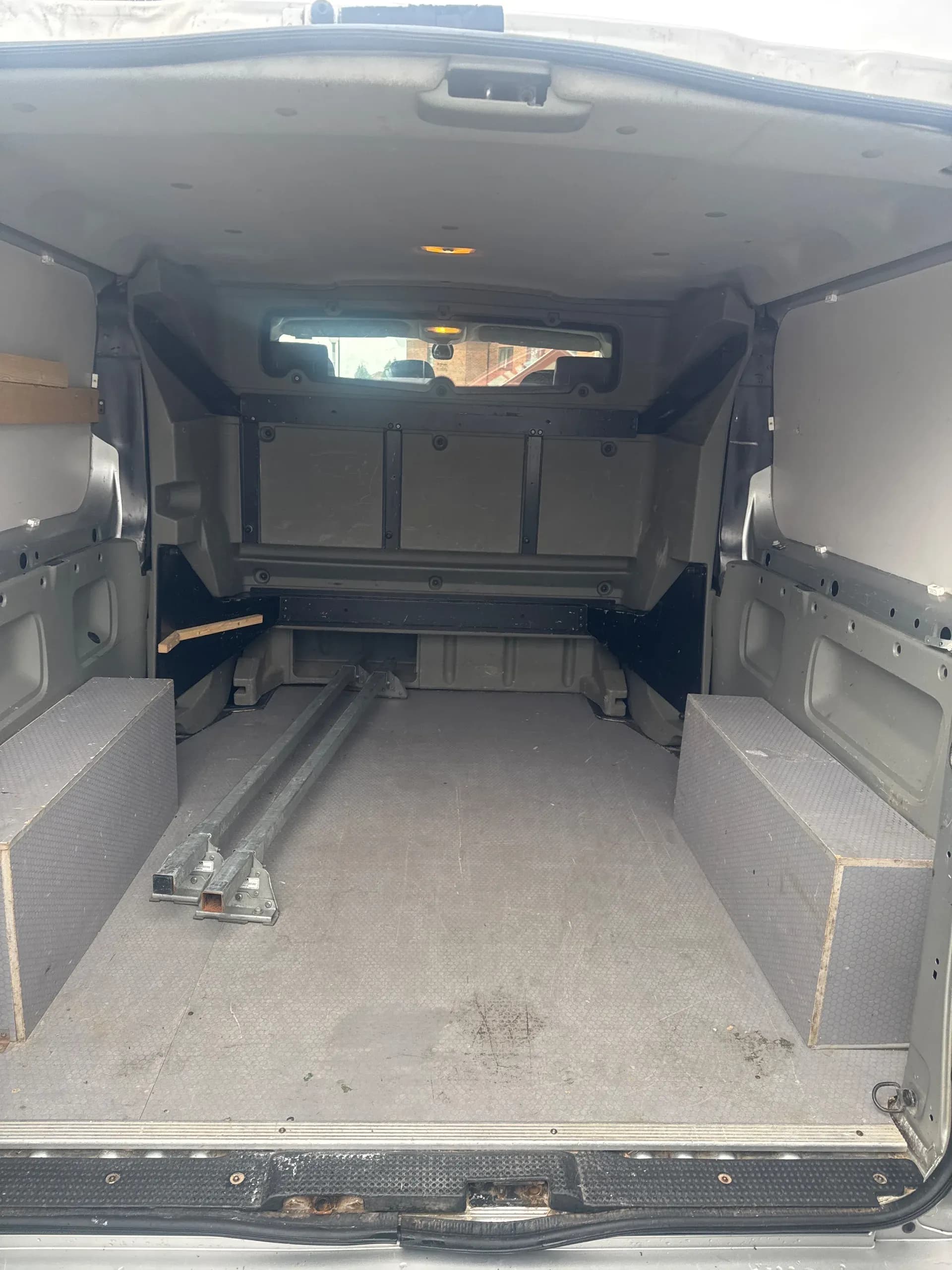 Vehicle photo — boot