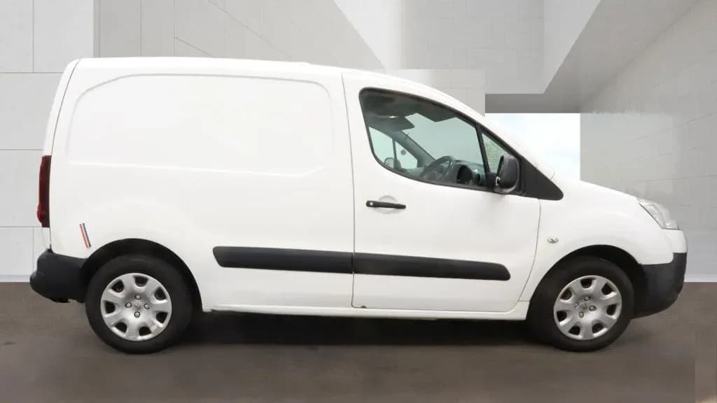 Vehicle photo — os profile