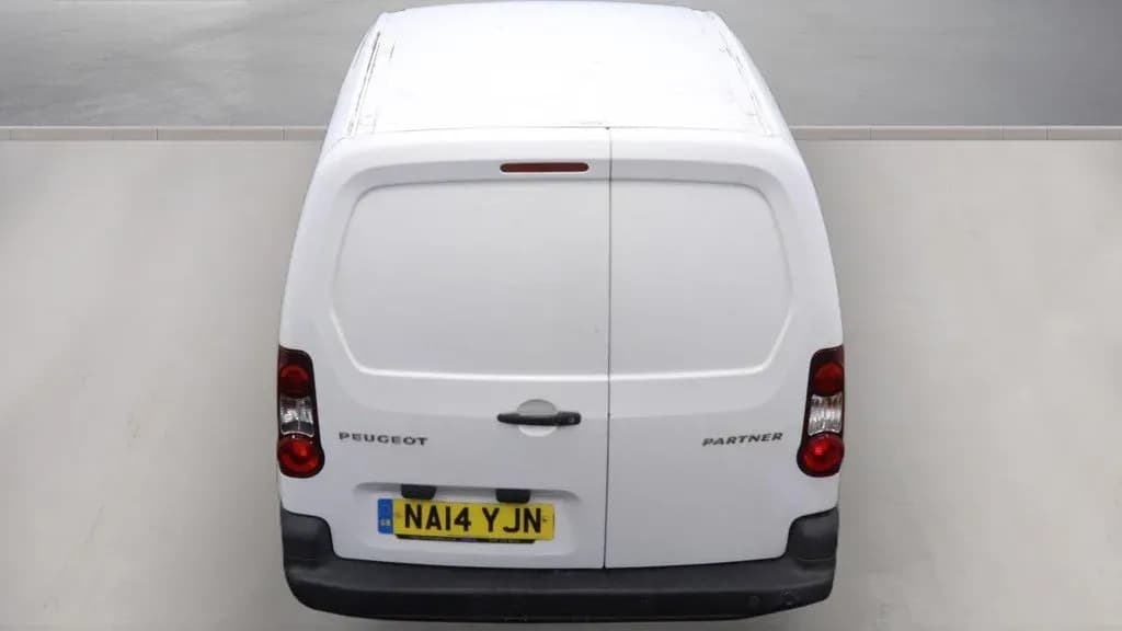 Vehicle photo — rear