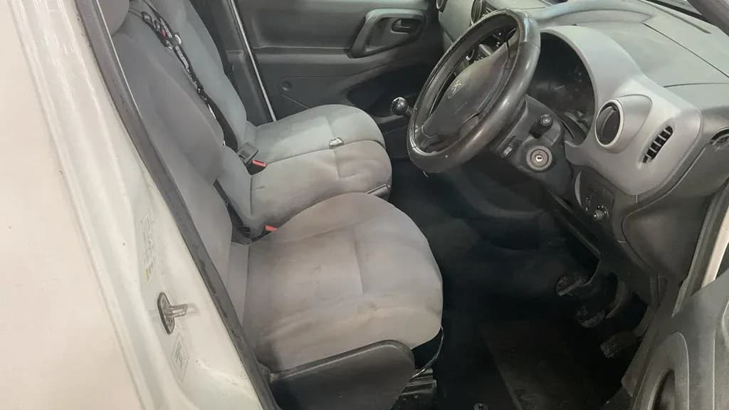 Vehicle photo — front interior