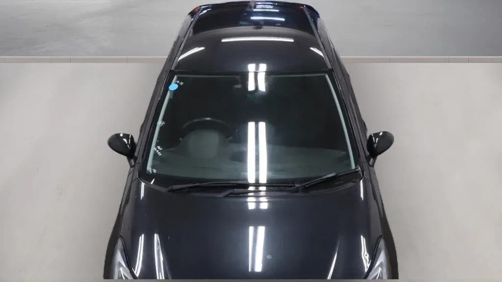 Vehicle photo — front