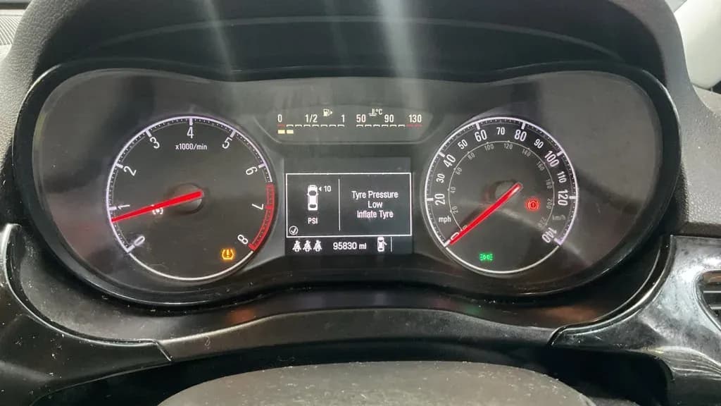Vehicle photo — dashboard