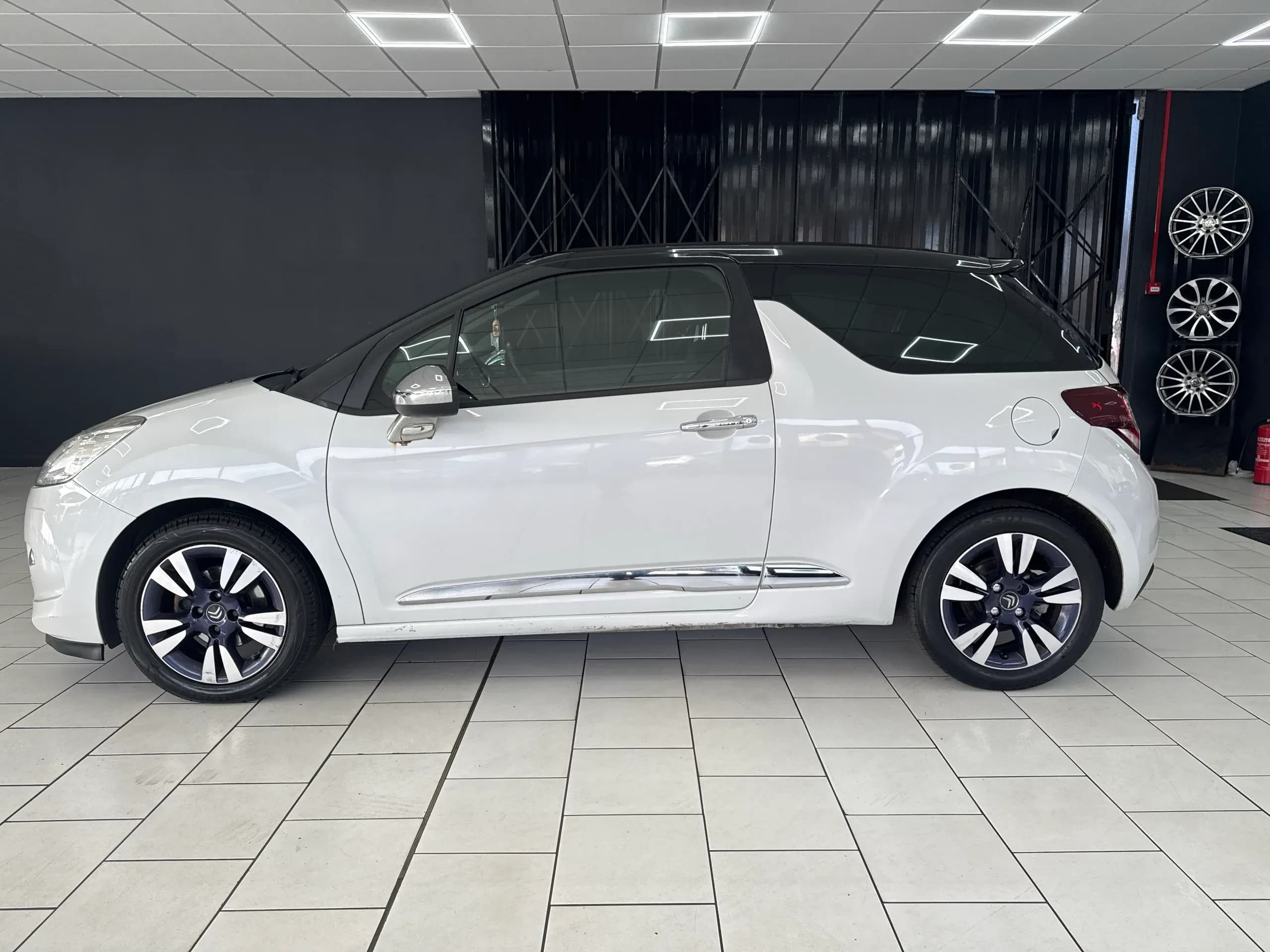 Vehicle photo
