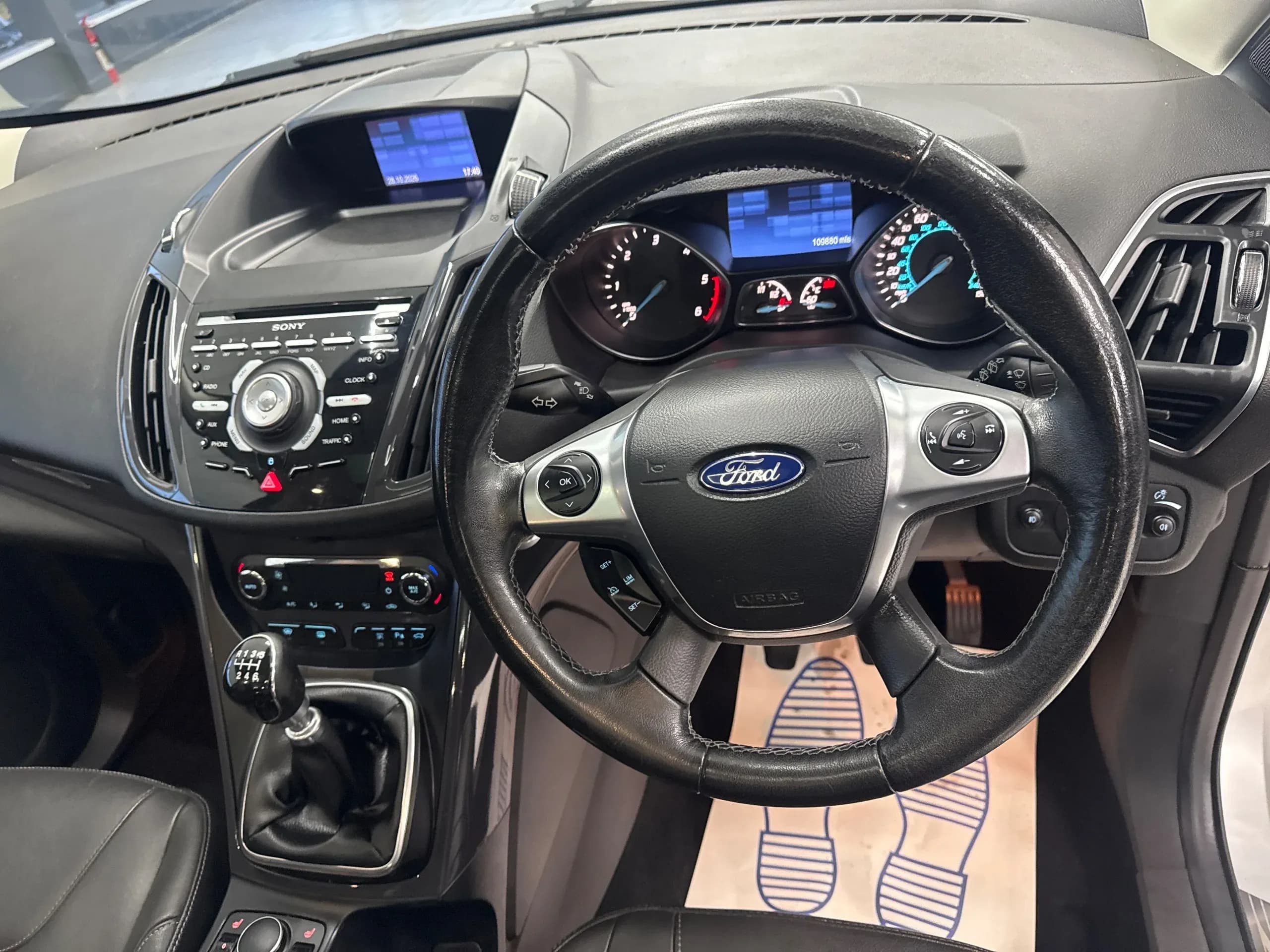 Vehicle photo — dashboard