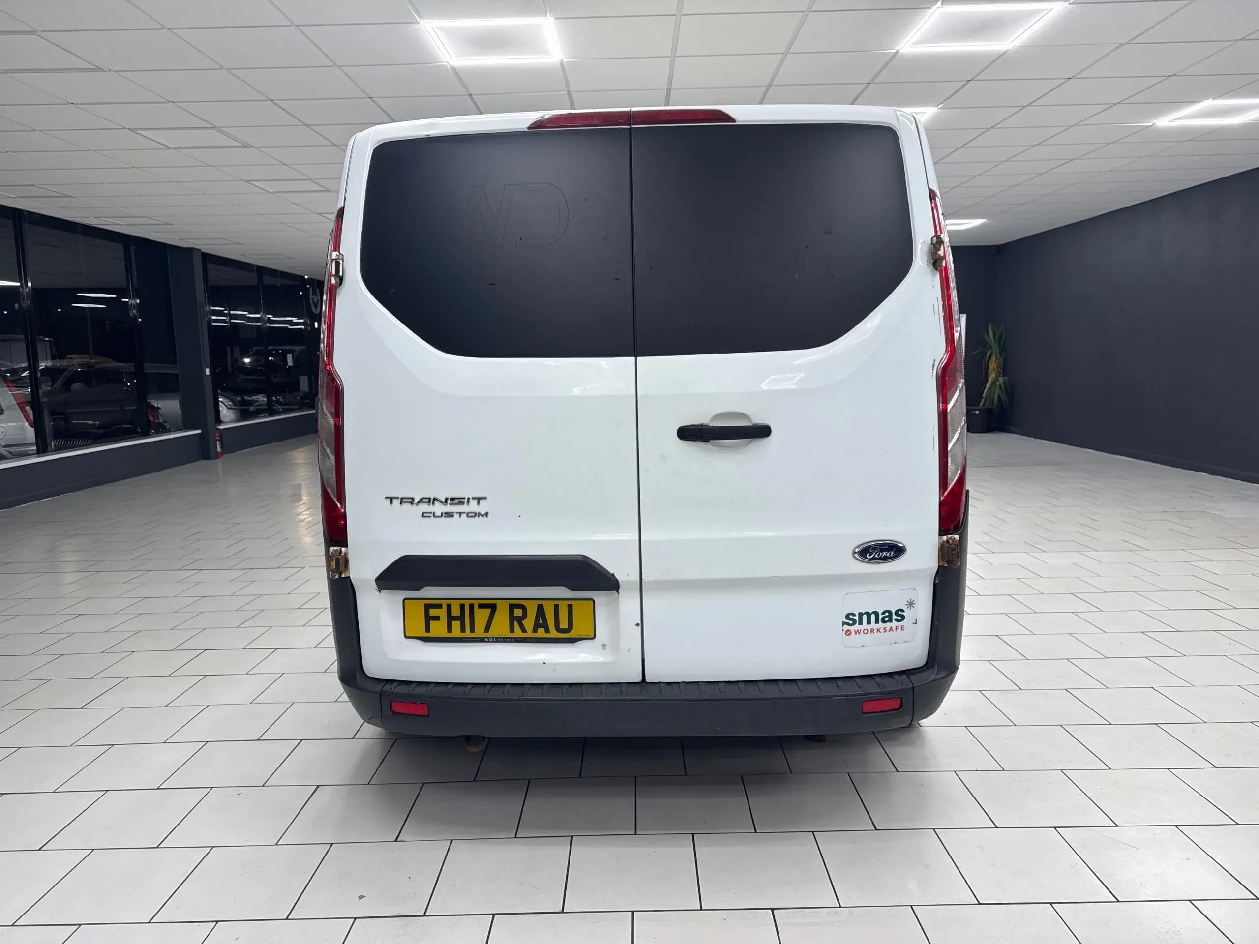 Vehicle photo — rear