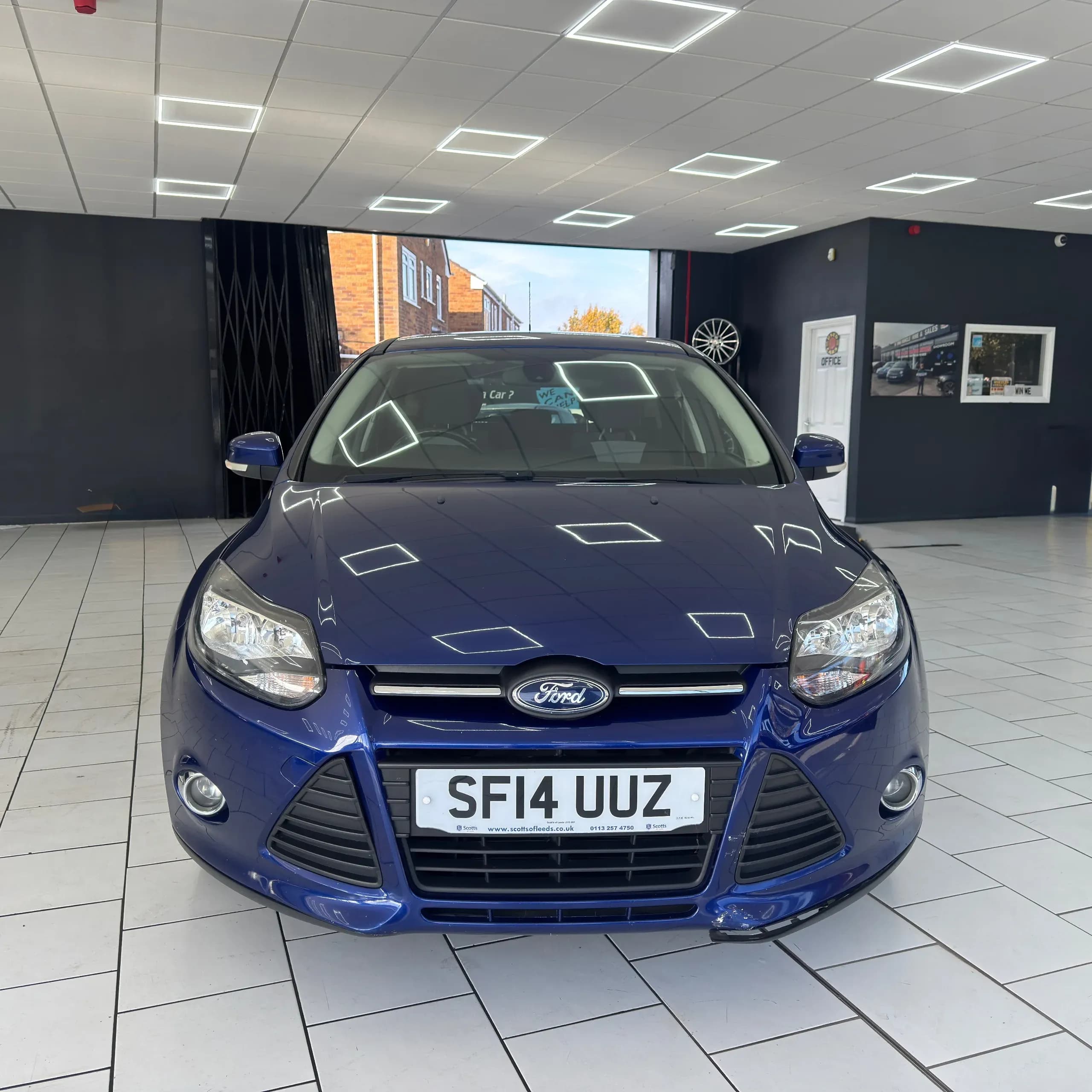 Vehicle photo — front