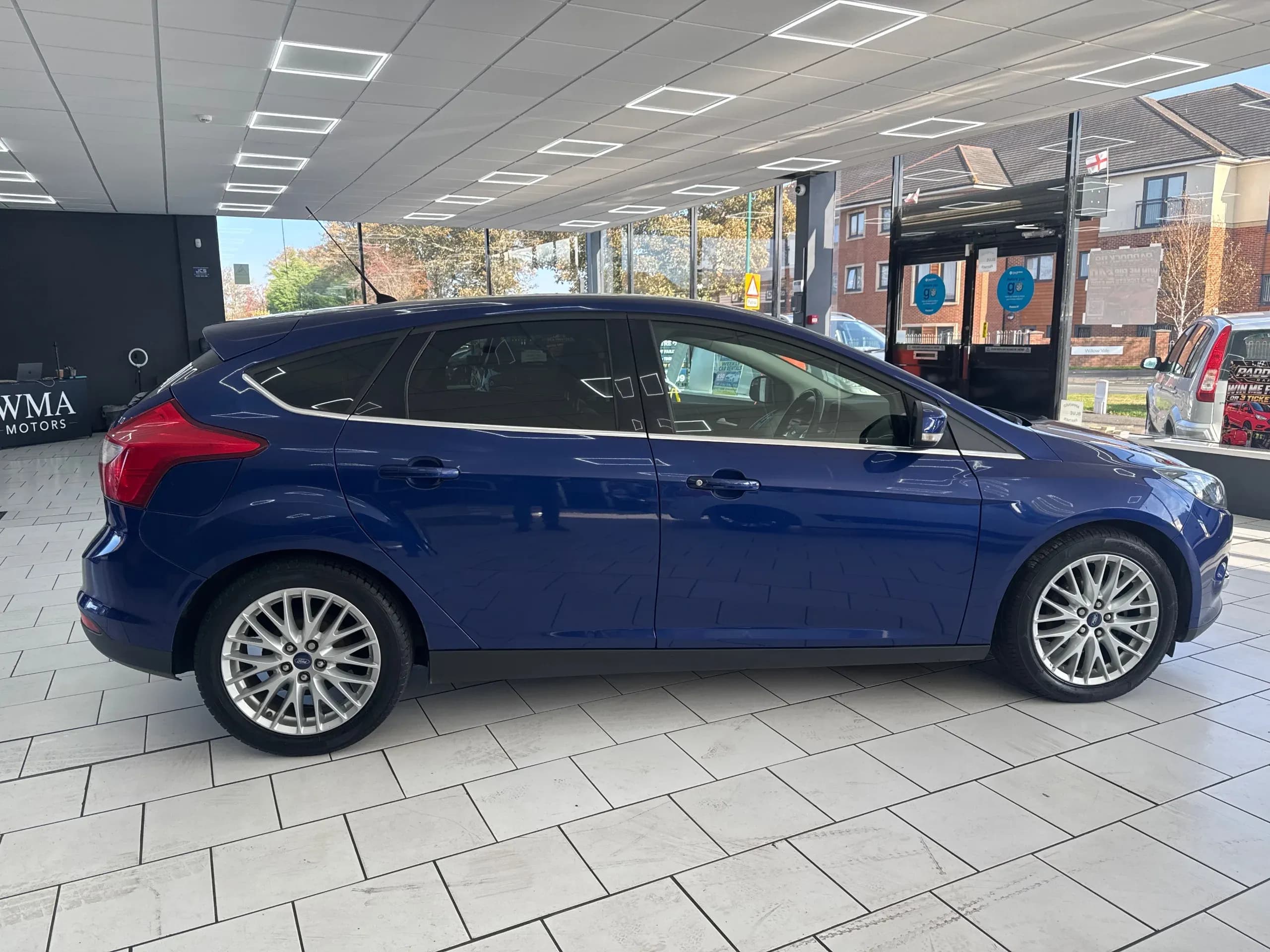 Vehicle photo — os profile