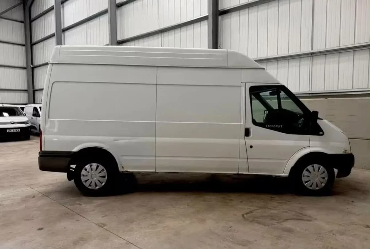 Vehicle photo — os profile